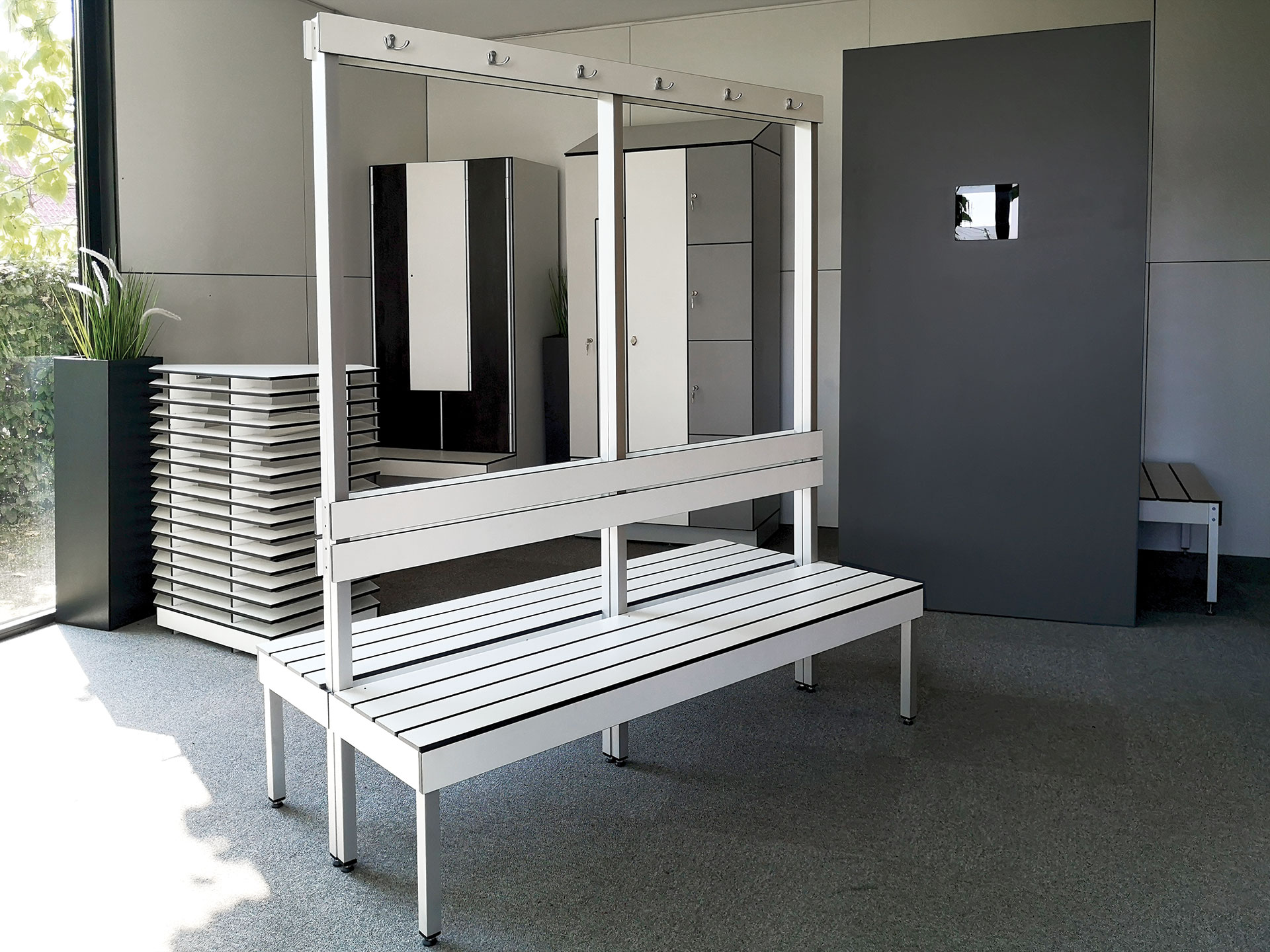 Ławka PRO-FI biała z haczykami